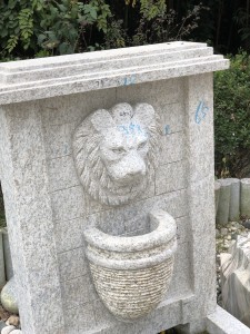 lion head fountain