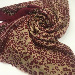 Professional Manufacture Pure Wool Leopard Printed Scarf Shawl