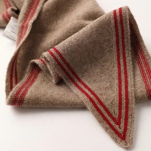 Hot-selling women’s classic all-match diamond-shaped small scarf decorated with pleated cashmere scarf