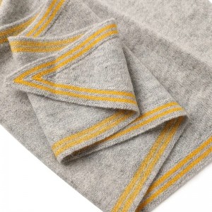 Hot-selling women’s classic all-match diamond-shaped small scarf decorated with pleated cashmere scarf