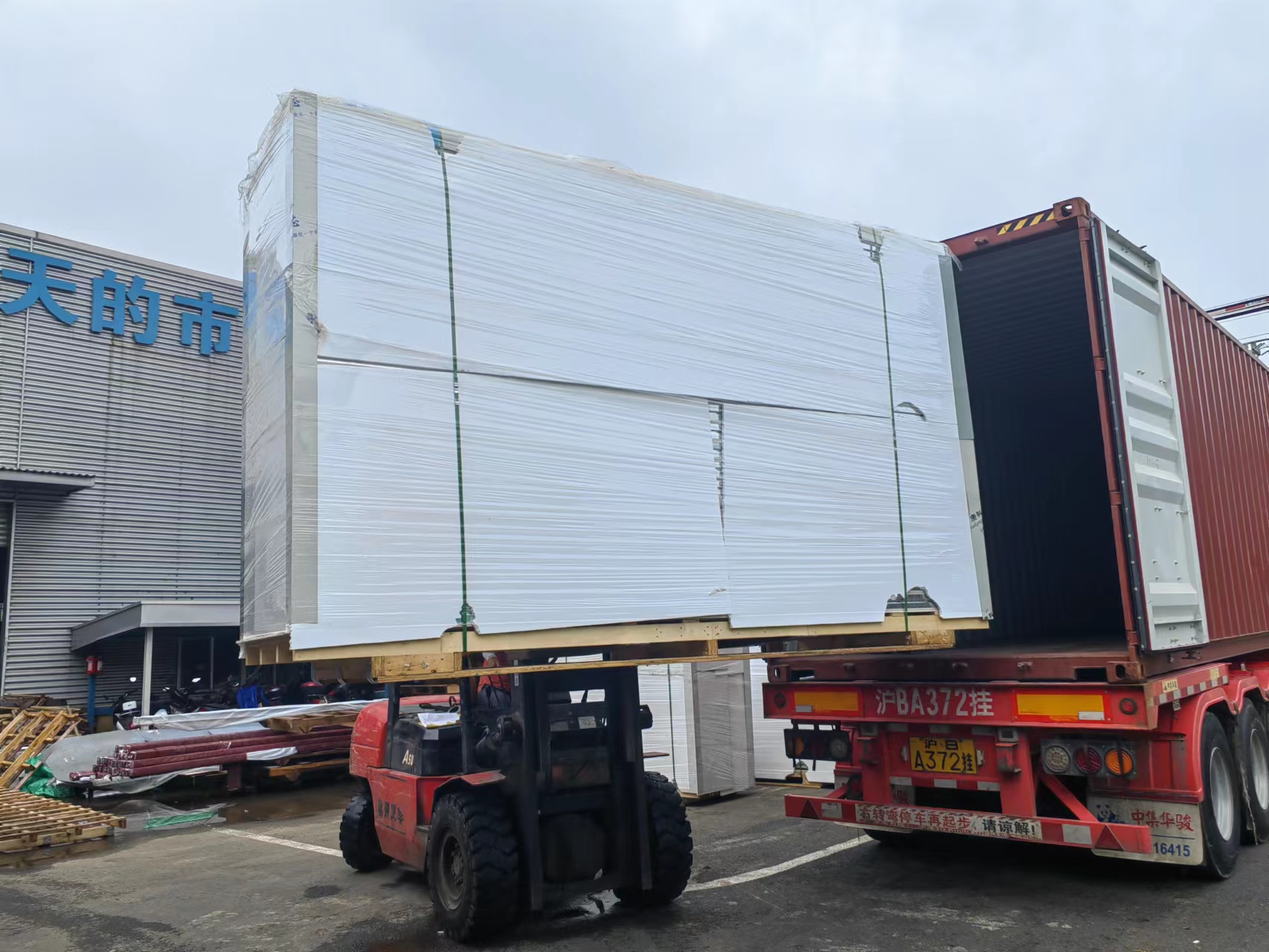 IRELAND CLEAN ROOM PROJECT CONTAINER LIVRAISON