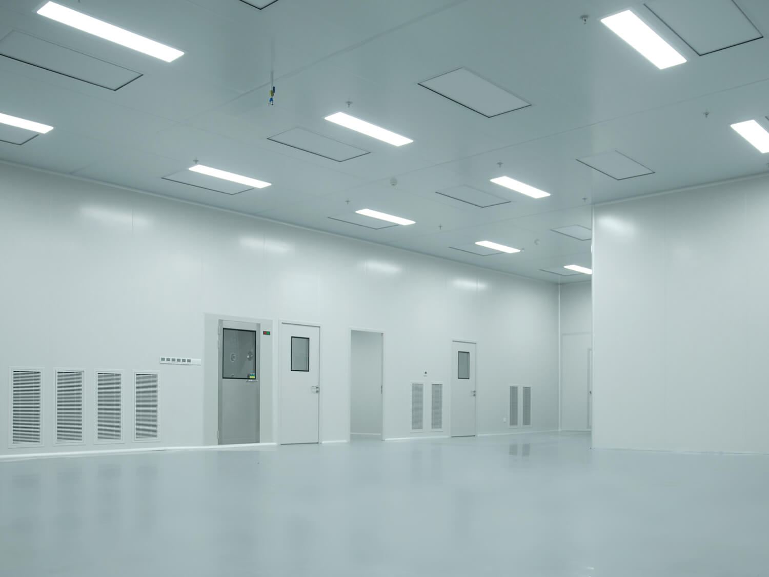 CHARACTERISTICS AND DIFFICULTIES OF ELECTRONIC CLEAN ROOM CONSTRUCTION