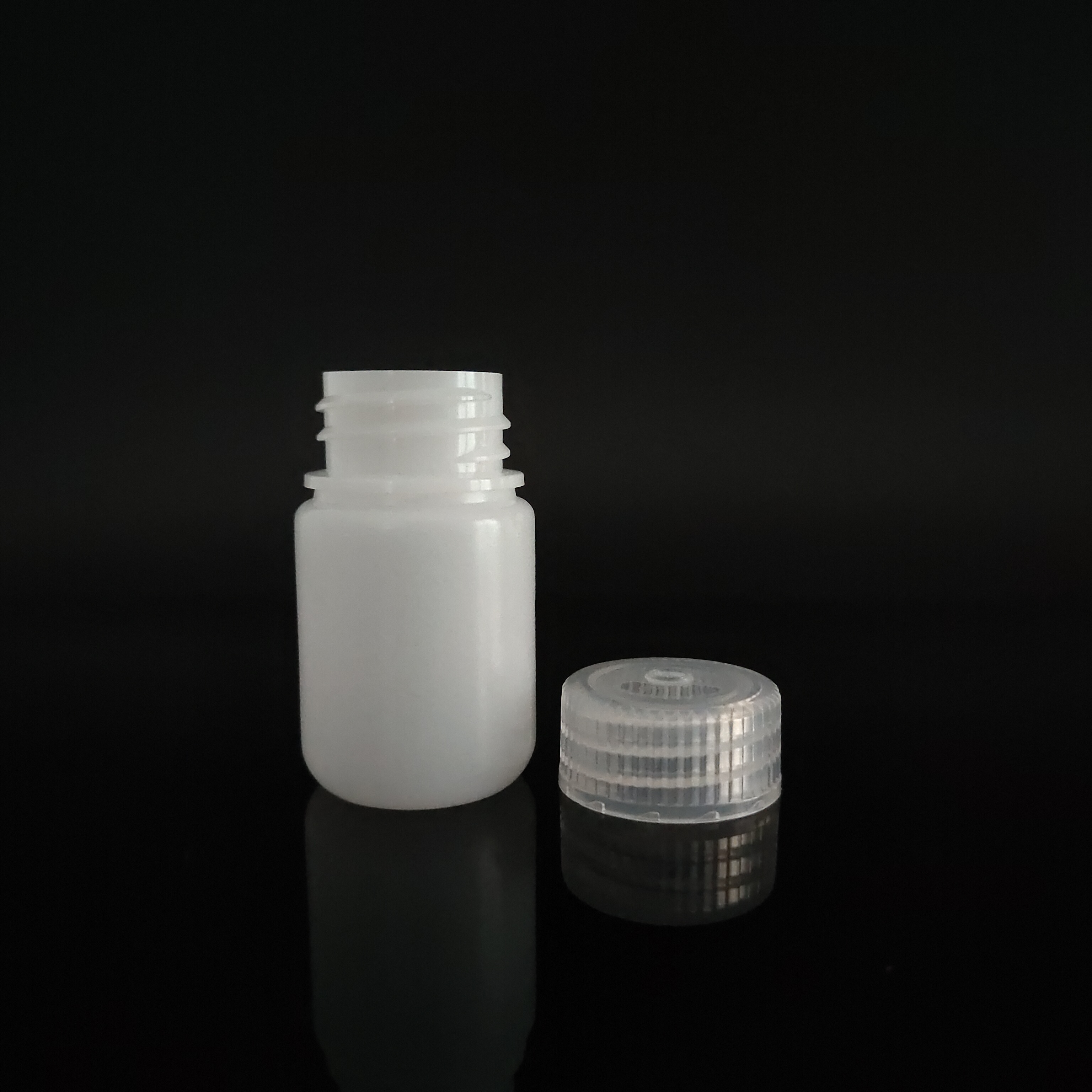 30ml plastic reagent bottles, HDPE, wide mouth, white / brown