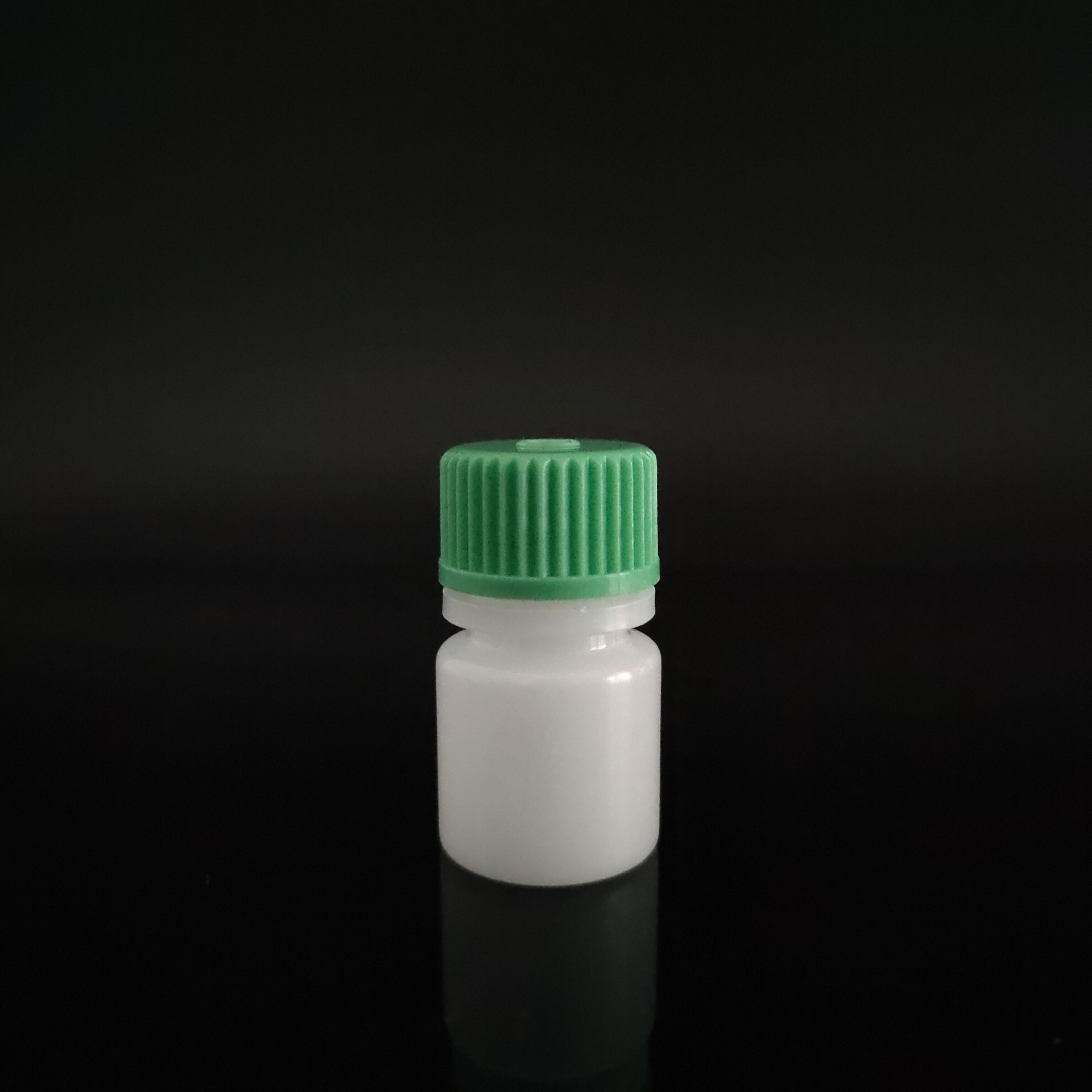 8ml plastic reagent bottles, HDPE, wide mouth, white / brown