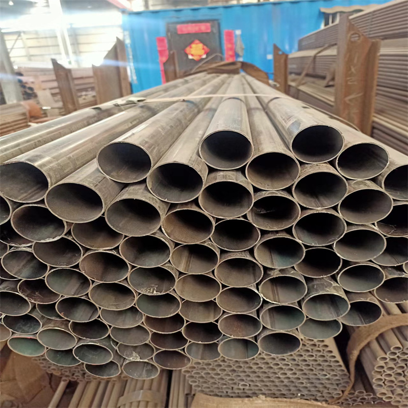 Reasonable price ASTM A106 seamless low carbon steel pipe for manufacturing Featured Image