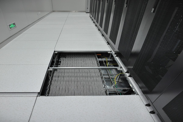 The installation of anti-static floor in the computer room can play a good auxiliary role