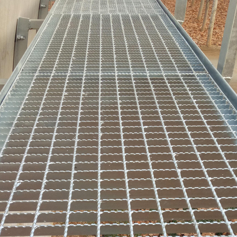 Toothed steel grating1