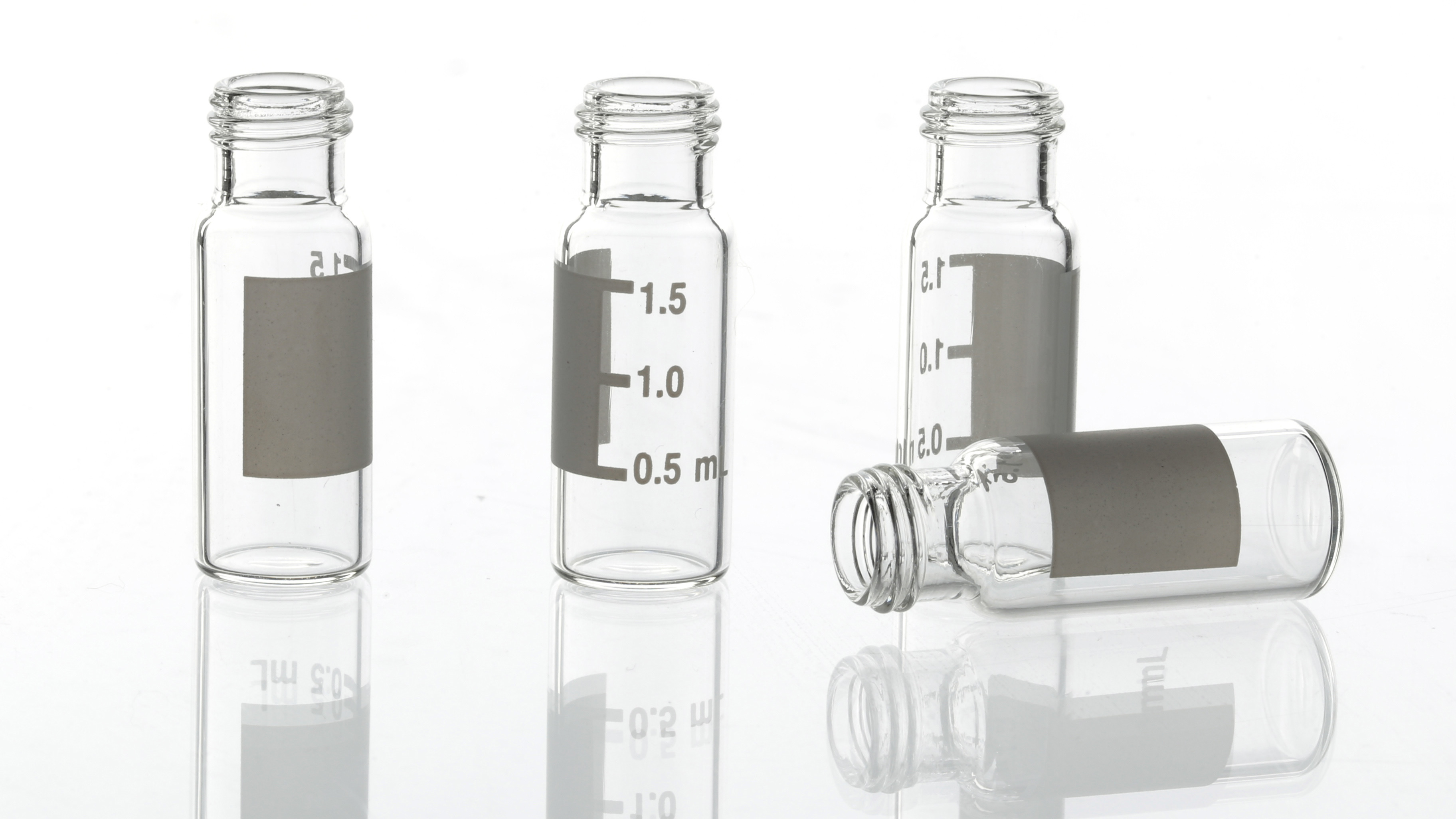 Study on adsorption of a weakly basic compound to glass vials