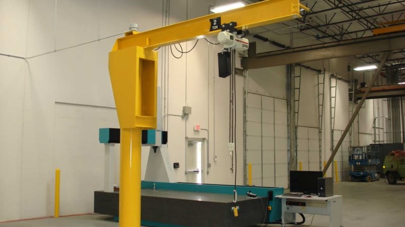Advantages and Applications of a Pillar Jib Crane