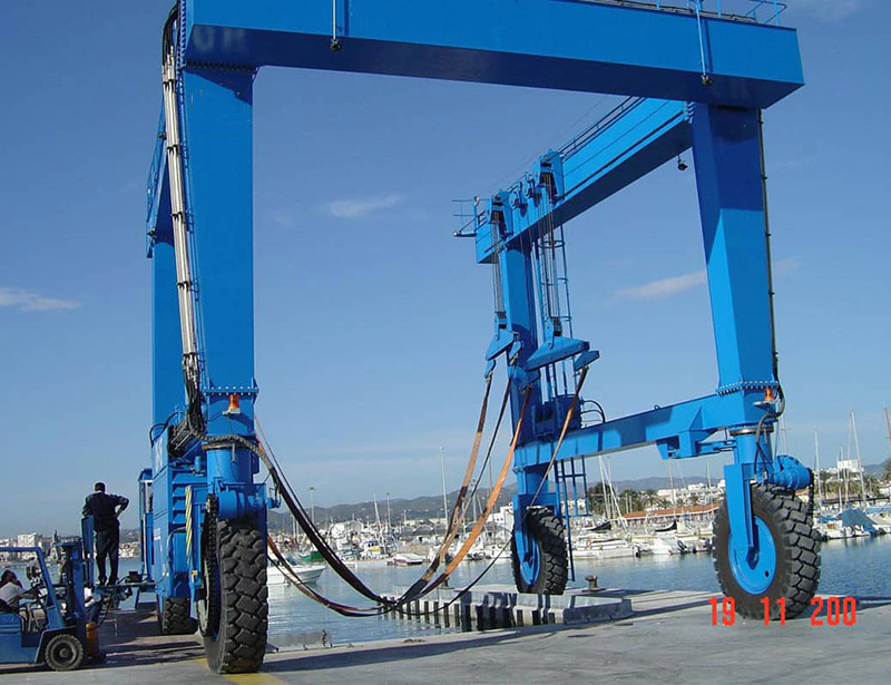 gantry crane with pneumatic tires  (7)