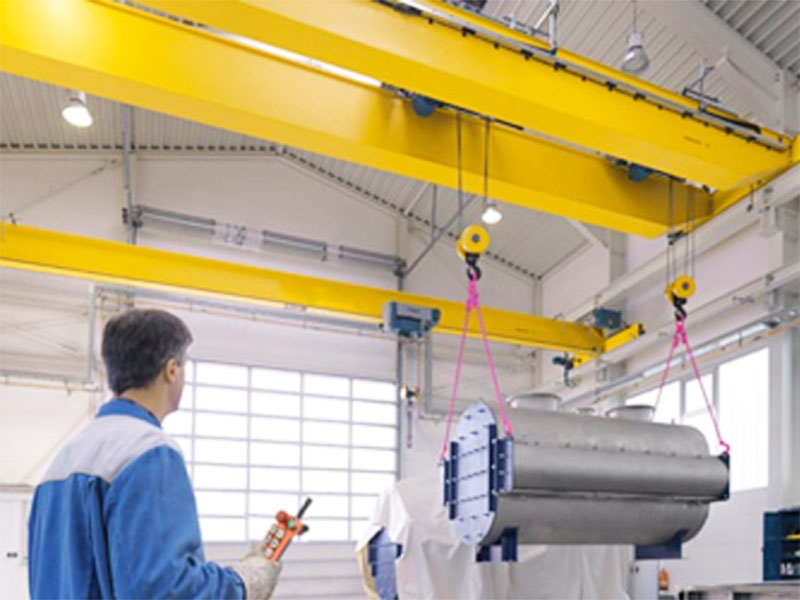 Operation of Remote Control Electric Overhead Traveling Crane