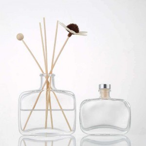 Hot Sell Beautiful Clear Flat Bottle Aroma Diffuser Bottle Essential Oil Perfume  Glass Bottle