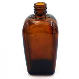 The  amber glass  bottle  for  essential  oils