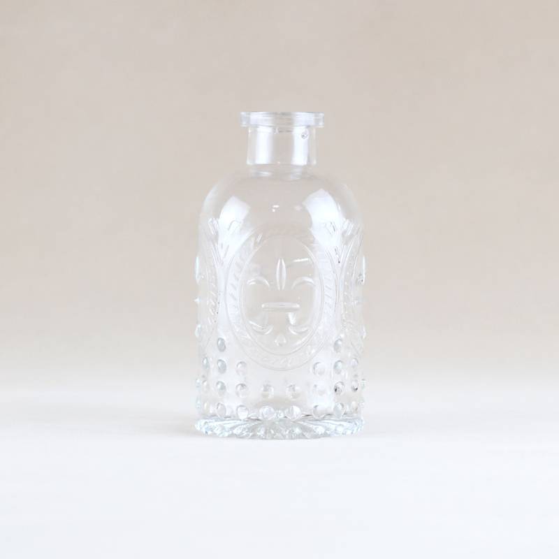 engraved-aroma-glass-bottle