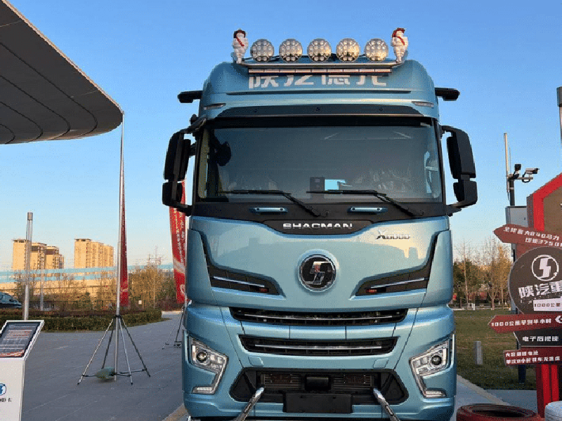 700 lóerős gázolajos nehéz teherautó debütált, a SHACMAN X6000 világszerte forró