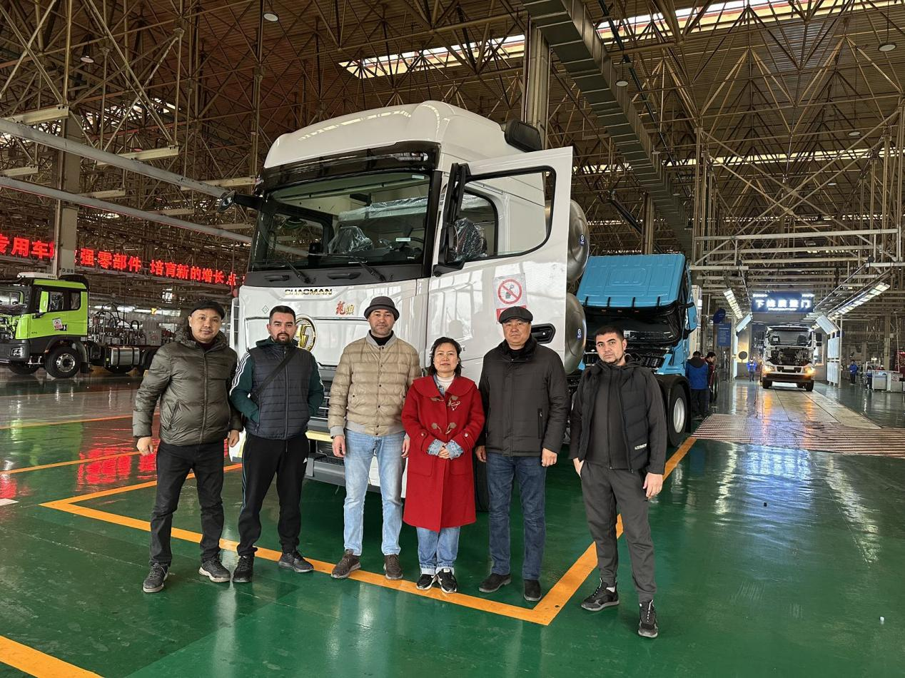 Pelanggan Kyrgyzstan melawati Industri Shaanxi Jixin
