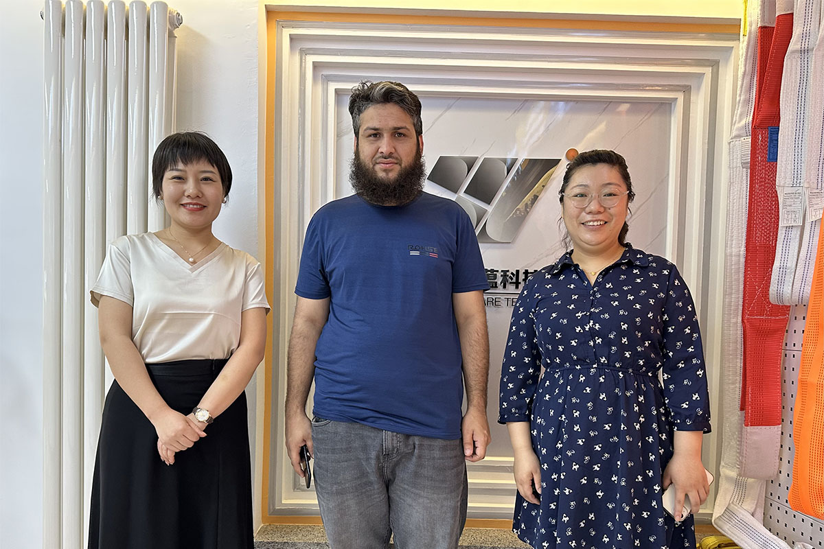 Klanten bezoeken Hebei XiongAn Share Technology Co., Ltd – onderzoek naar innovatieve oplossingen