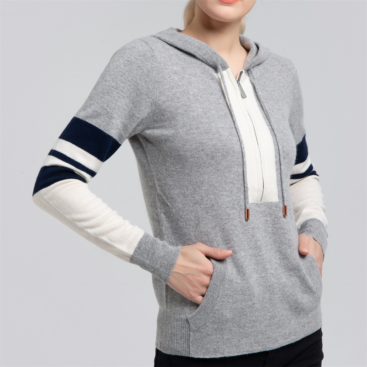 Women’s hoody sweater W11