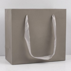 Customized Paper Gift Bag With ribbon Handles for Boutique Your Own Logo Print Cosmetics Luxury Gift Shopping Paper Bags