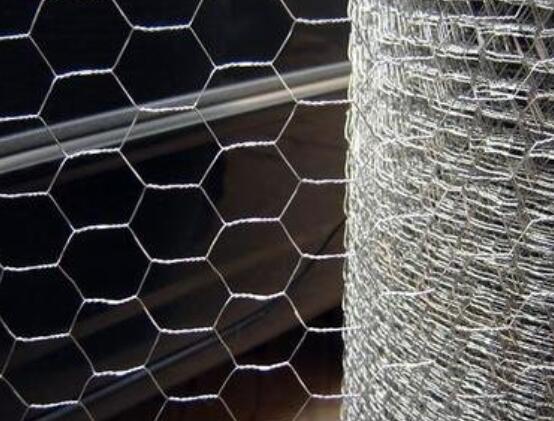 Hexagonal screw mesh