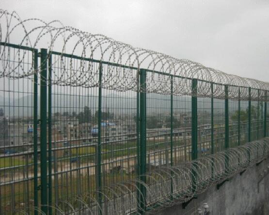 Application of barbed wire protective net on high speed