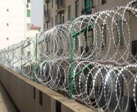 How long is the service life of stainless steel blade barbed rope? How long will it last?