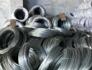 The uniformity of galvanized wire is reflected in what aspects