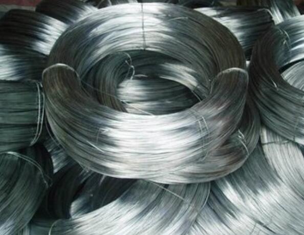What problems will be encountered when using large rolls of galvanized wire