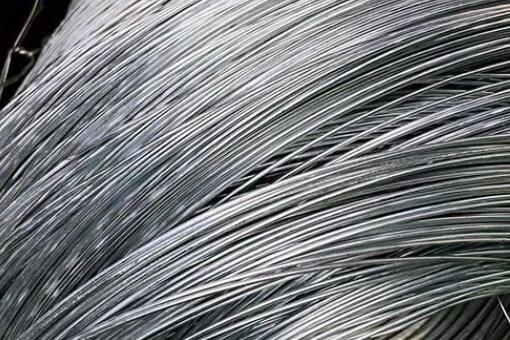 What is the effect of large roll galvanized wire on the toughness and durability of steel wire?