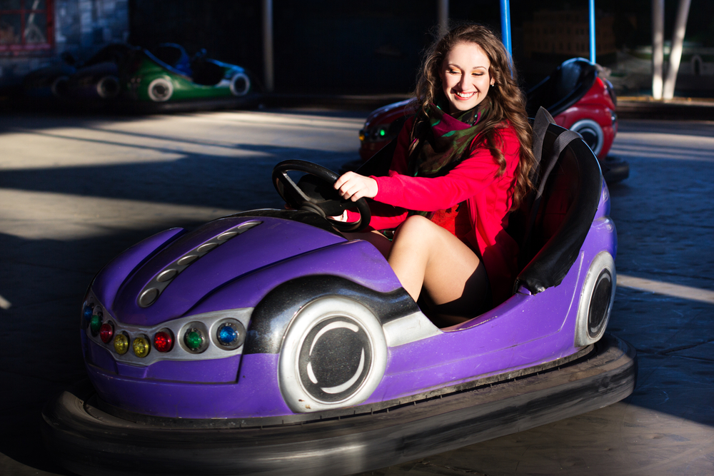 What procedures are required for driving a bumper car amusement park?