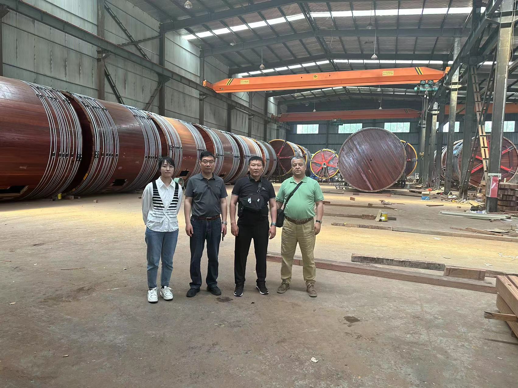Un client mongol visita la fàbrica de maquinària Yancheng Shibiao per a la inspecció