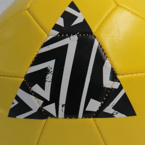 Висококвалитетни фудбалски топки на надувување со сопствен дизајн и различни големини за тренинзи за возрасни и деца и игра фудбал