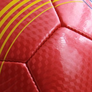 Bola ng soccer na gawa sa goma at pvc na may customized na laki ng pag-print ng logo at kulay