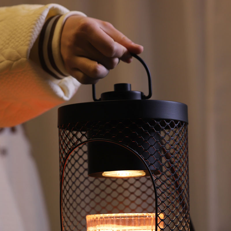 ໂຄມໄຟທີ່ອົບອຸ່ນ Candle Warmer Lamp Decorative Hanging Lantern, Vintage Metal Tabletop Lantern for Indoor Patio Rustic Home Decor, Candle Holders with Wood Base