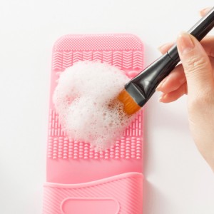 Yeniden Kullanılabilir Makyaj Fırça Temizleyici Silikon Katlanır Kozmetik Organizatör Taşıyan Kadınlar