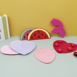 Silicone Makeup Beauty Tools Strawberry Type Brush Cleaning Pad