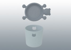 Silicone beach bucket and sieve