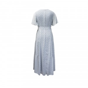 उत्कृष्ट र सुरुचिपूर्ण हल्का नीलो बटन-डाउन शिफन पोशाक