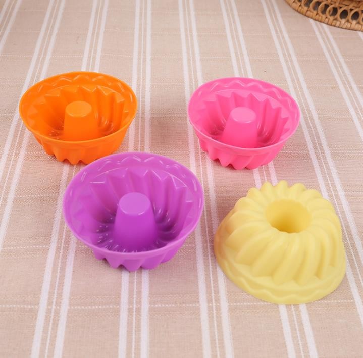 ps23354413-screw_shape_silicone_cupcake_molds_kids_favorable_eco_friendly_freezer_safe