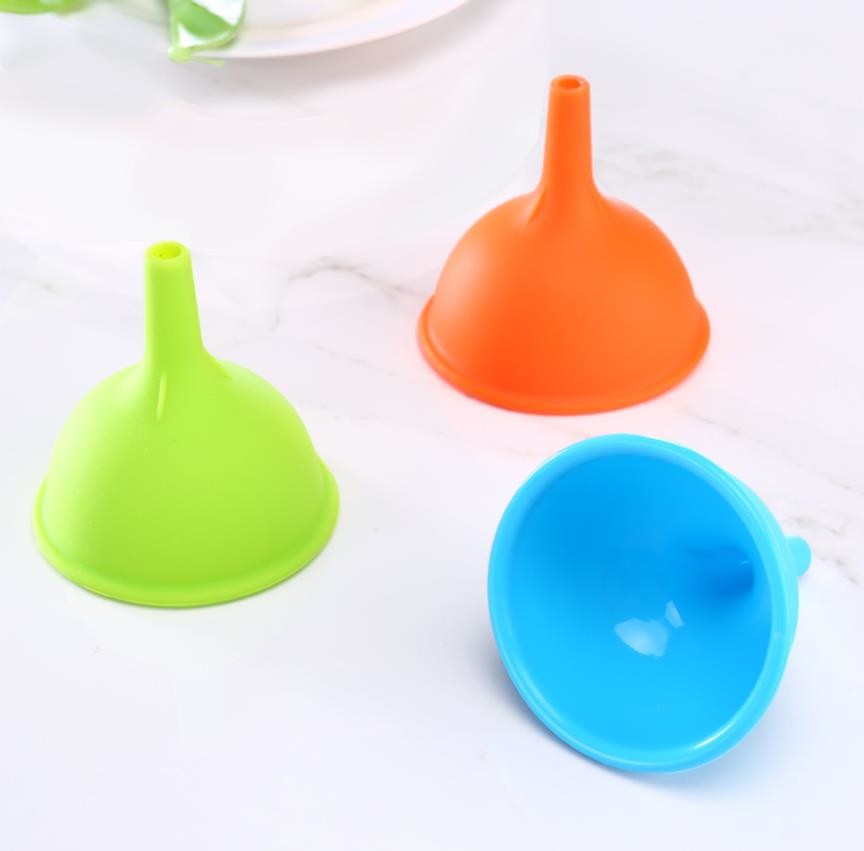 China wholesale Silicone Hand Gloves For Kitchen - Mini size Funnel Food Grade standard Silicone oil Funnel kitchen tools – Jingqi
