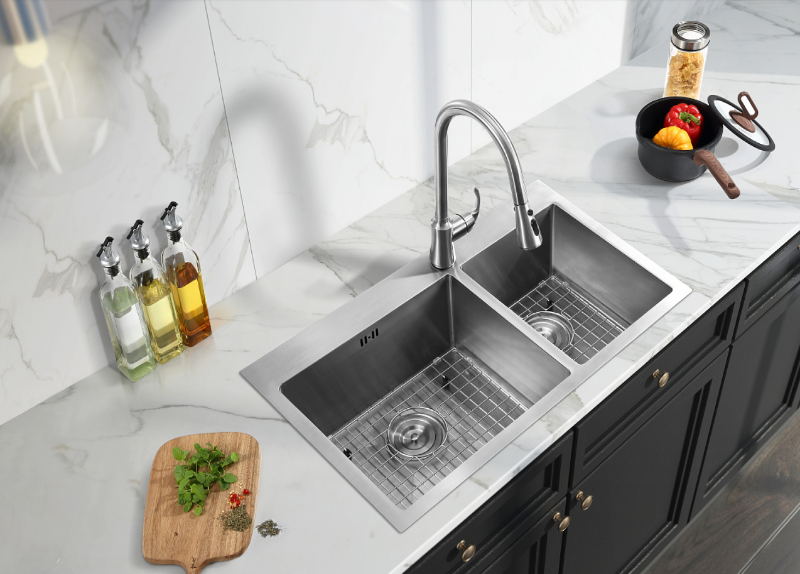 What is the difference between a handmade stainless steel kitchen sink and a machine made stainless steel kitchen sink？
