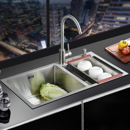 How should a stainless steel kitchen sink be installed?