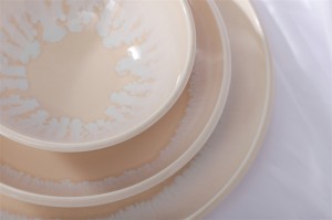 Color Glazed Porcelain Tableware in Light Pink