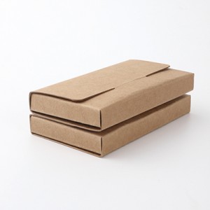 Кутија за пликови од крафт хартија со мала големина
