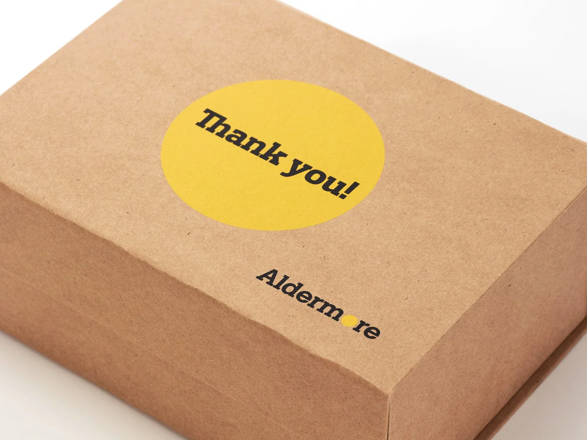 Why do many customers prefer to use kraft paper as the raw material for packaging boxes?