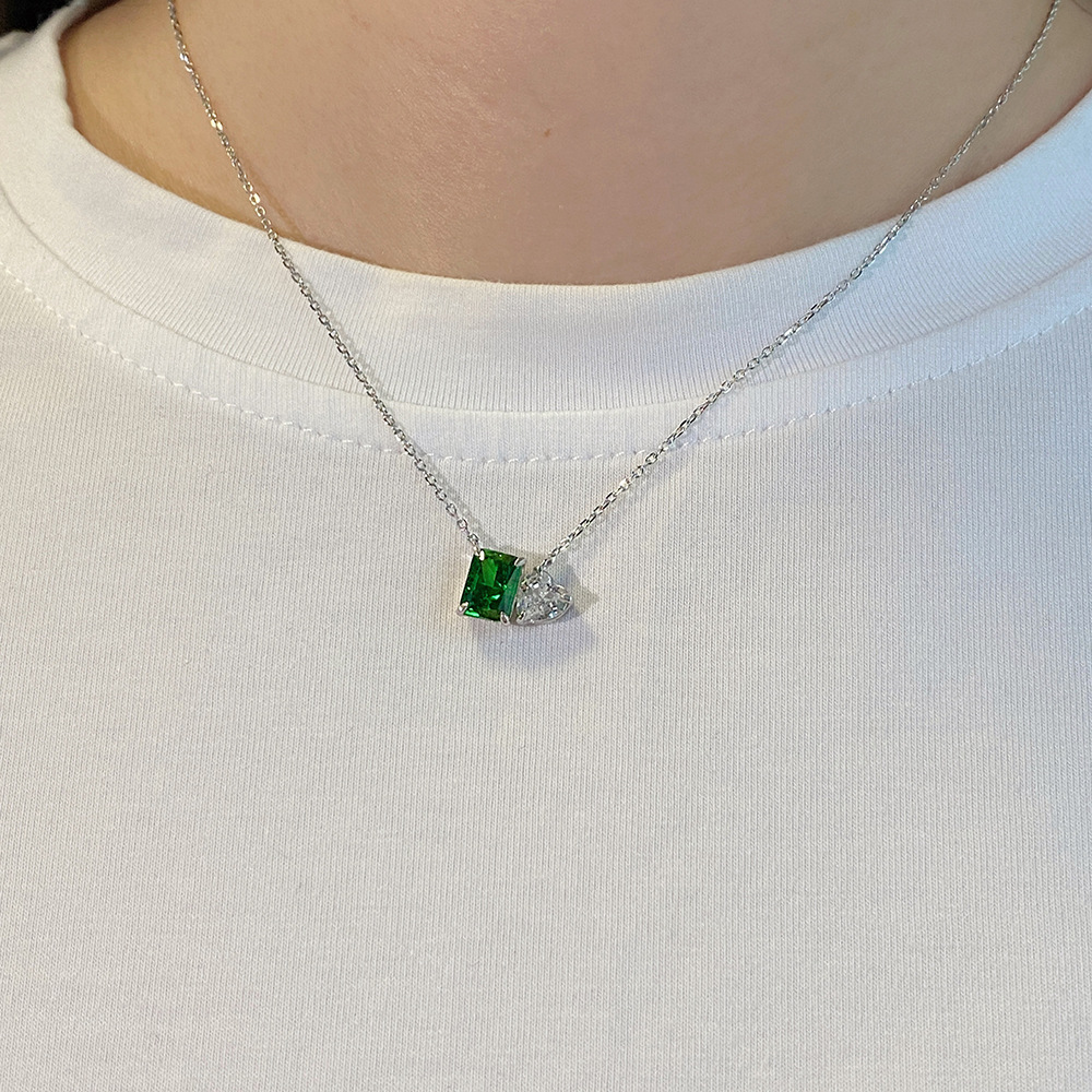 Green Necklace Diamond Square Design