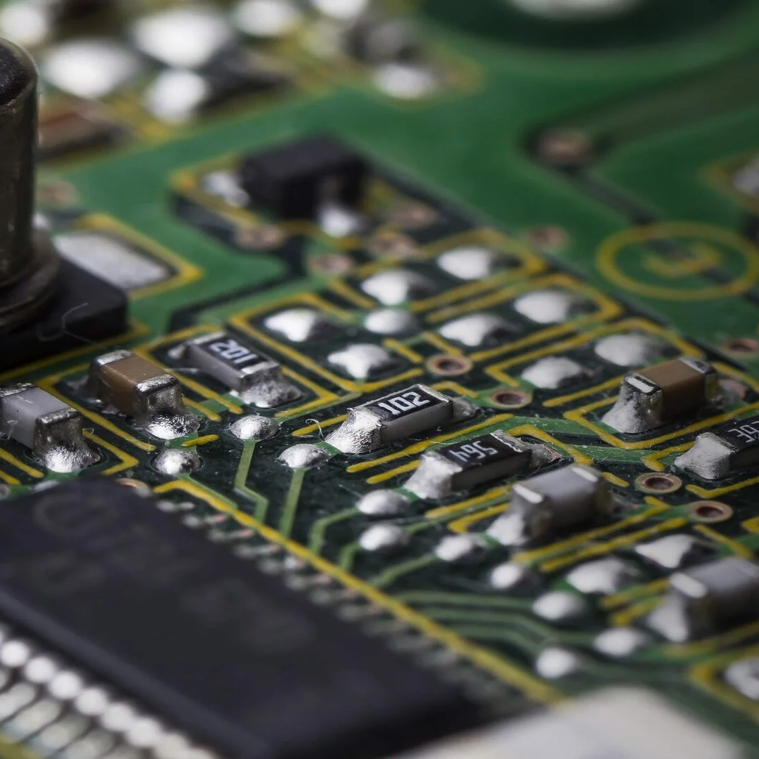 回路基板のサプライヤーを選択する際に考慮すべき要素は何ですか?