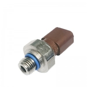 Il RE542461 viene utilizzato per il sensore di pressione dell'olio John Deere.