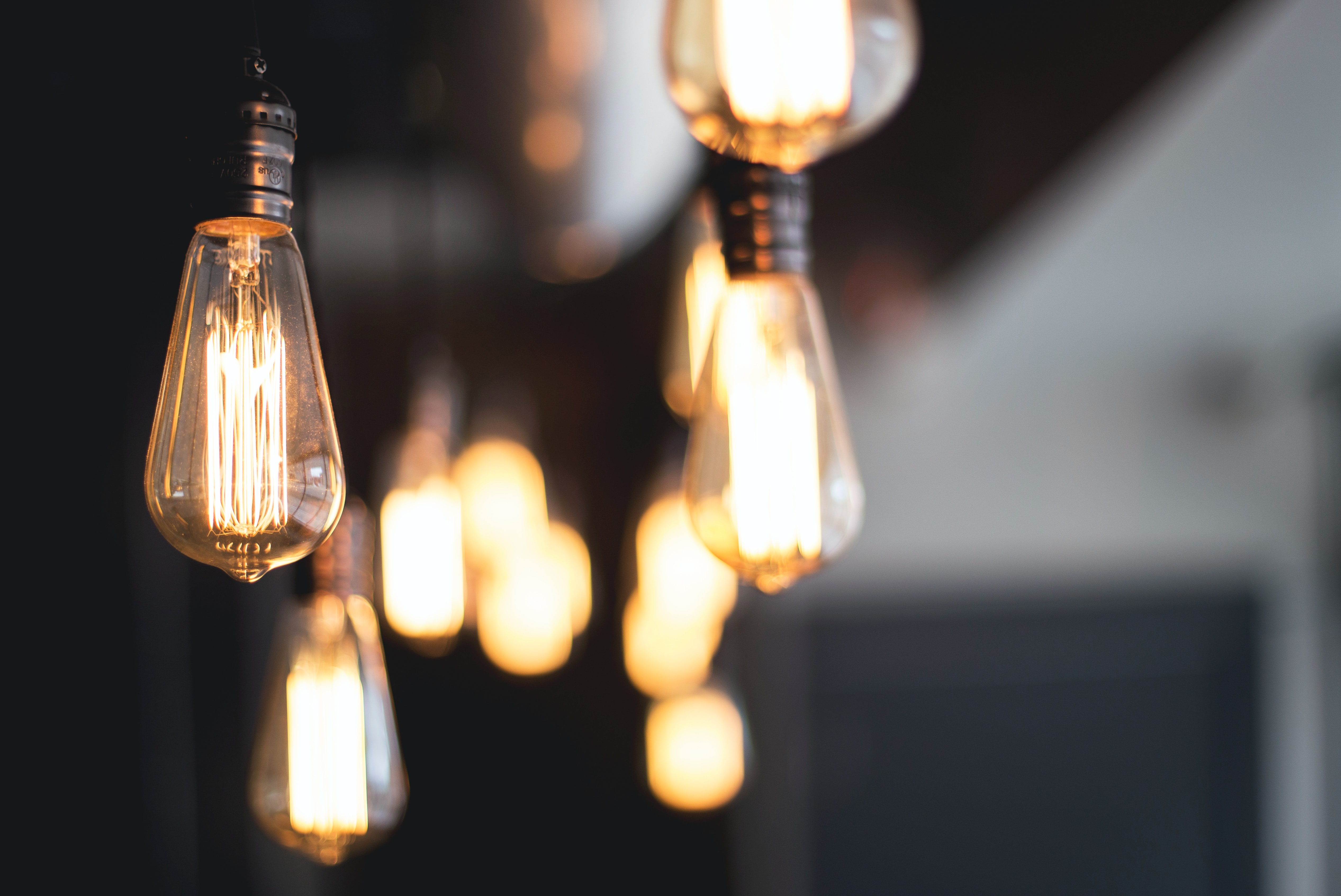 Rzucanie światła na przyszłość oświetlenia: wzrost popularności żarówek LED