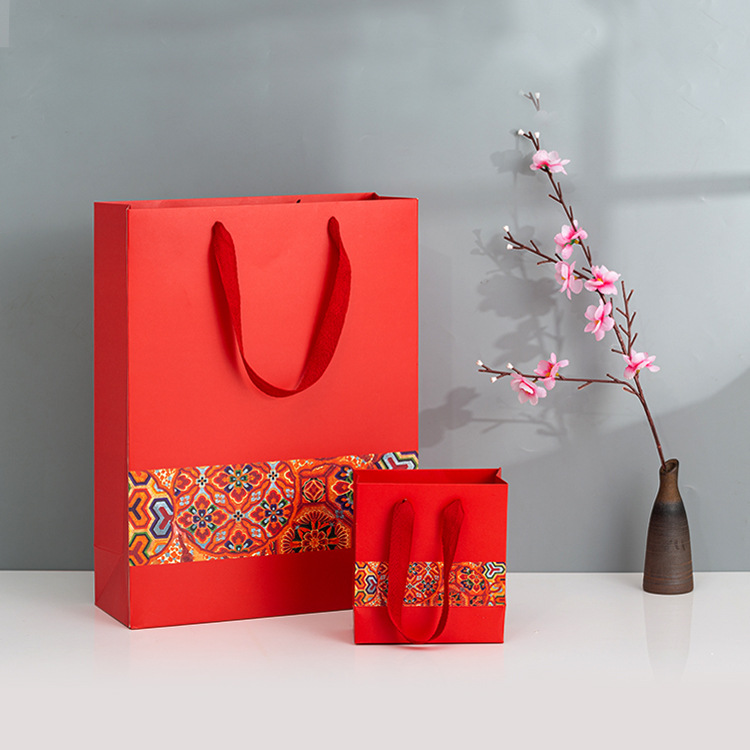 Red Garment Paper Gift Bags From China Packaging Manufacturer (FLP